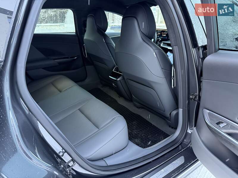 Седан Lucid Air 2023 в Львове