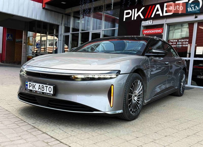 Седан Lucid Air 2022 в Львові