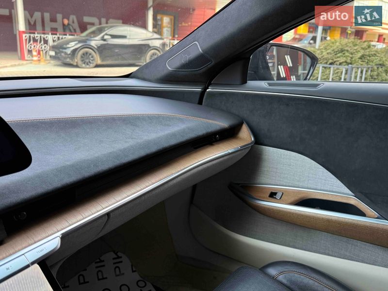 Седан Lucid Air 2022 в Львові