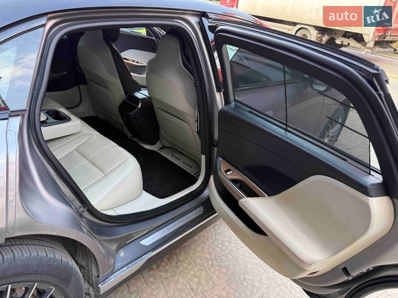 Седан Lucid Air 2022 в Львові