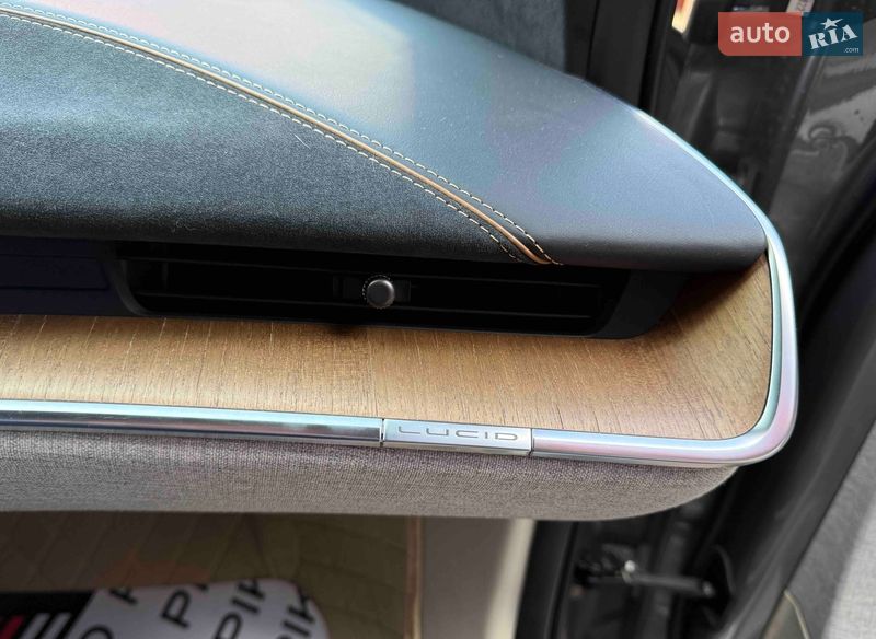 Седан Lucid Air 2022 в Львові