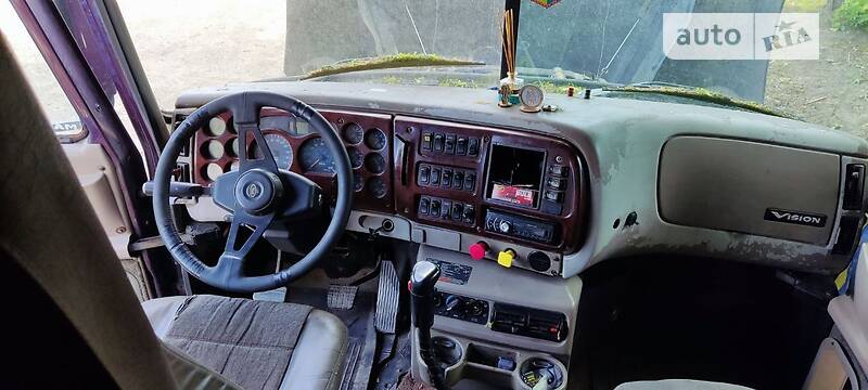 Тягач Mack CX 2002 в Одессе