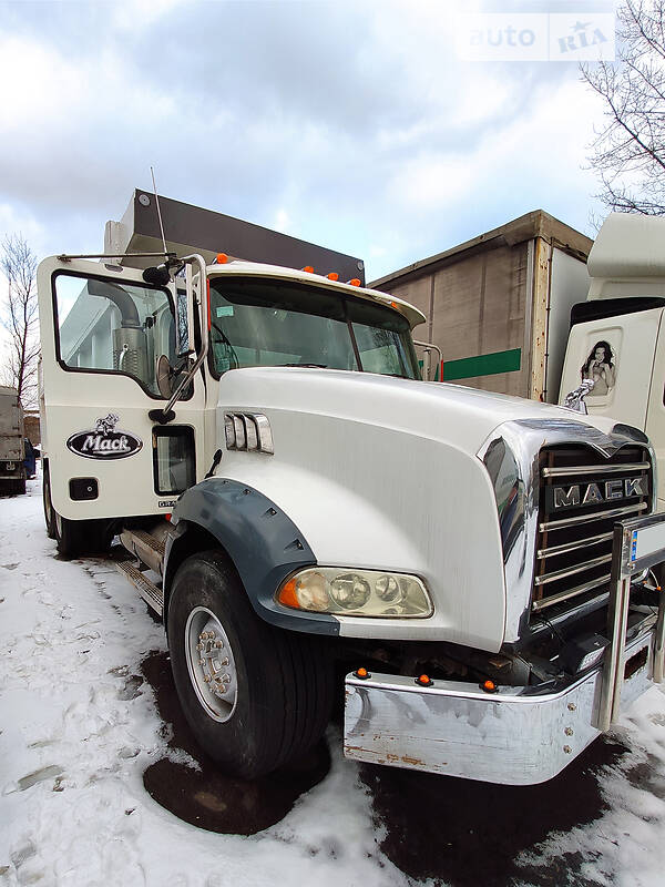 Самосвал Mack Granite 2006 в 