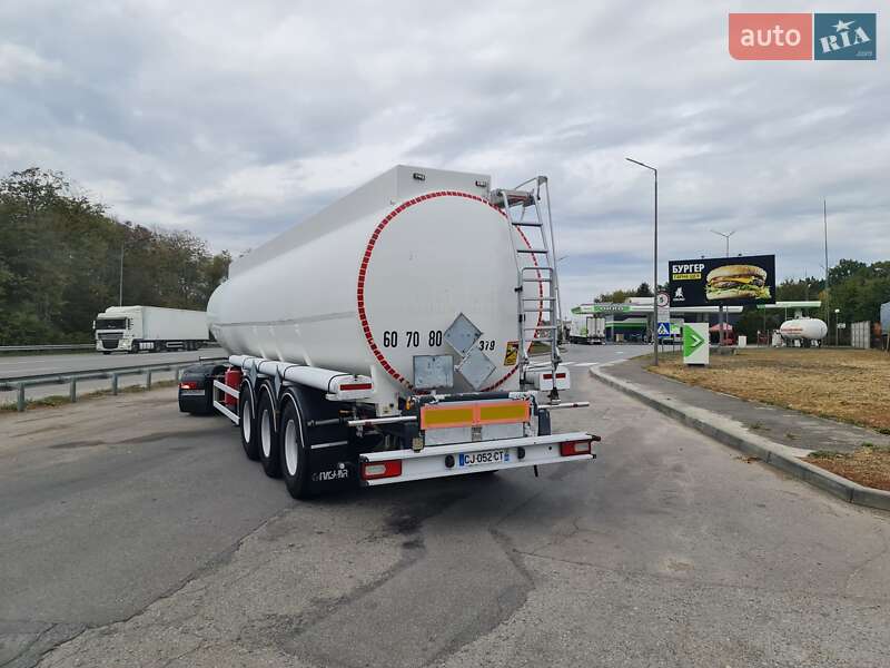 Цистерна напівпричіп Magyar Fuel Tank 2003 в Вінниці