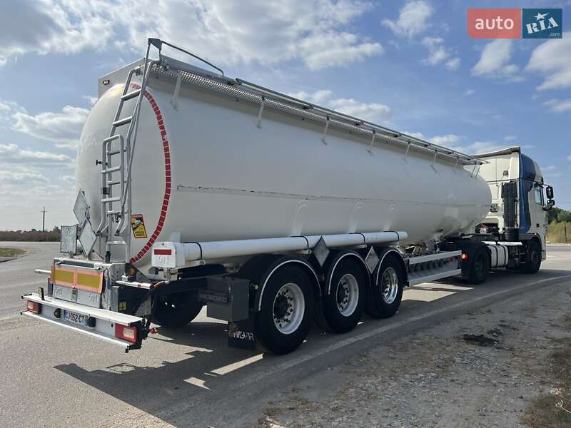 Цистерна напівпричіп Magyar Fuel Tank 2003 в Вінниці
