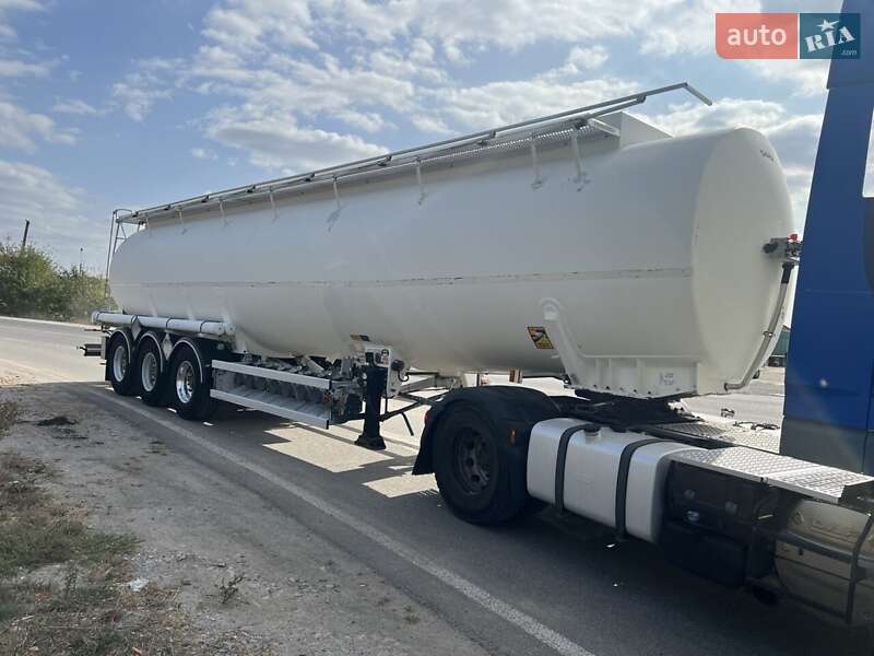 Цистерна напівпричіп Magyar Fuel Tank 2003 в Вінниці