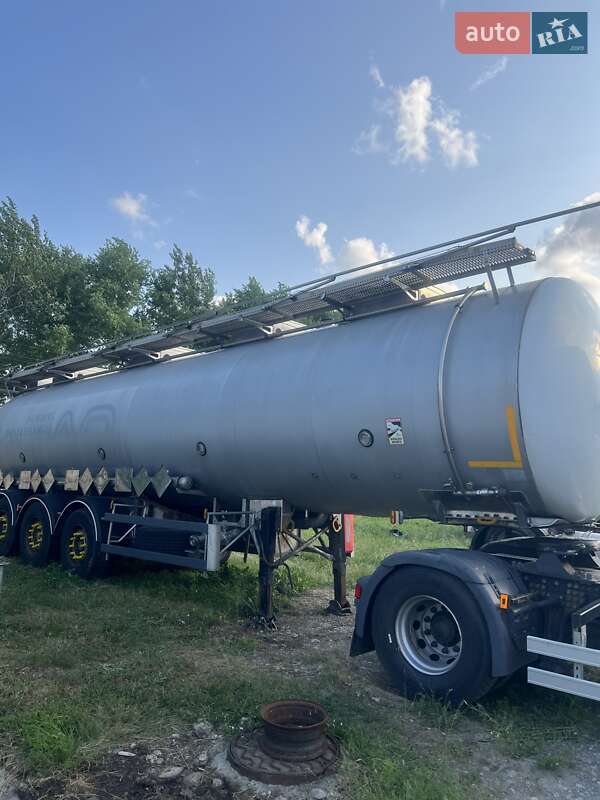 Цистерна полуприцеп Magyar S34SDC1NE 2004 в Днепре