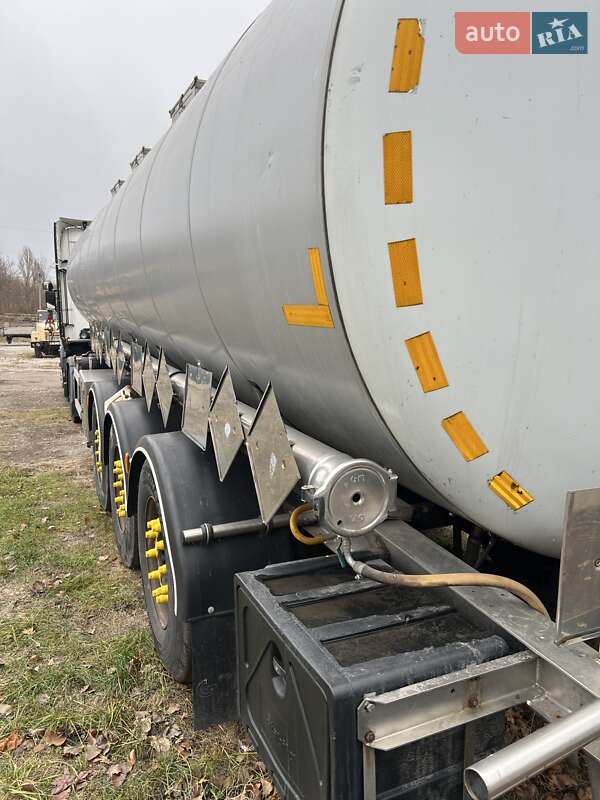 Цистерна полуприцеп Magyar S34SDC1NE 2004 в Днепре