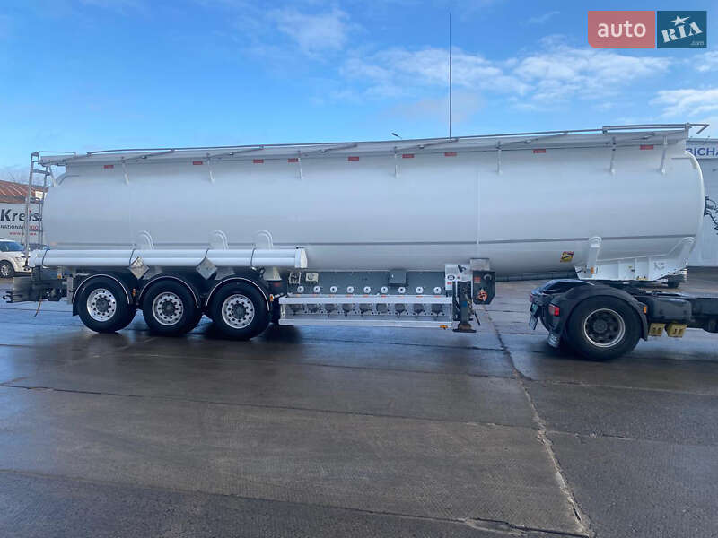 Цистерна полуприцеп Magyar S38DD3 2007 в Киеве