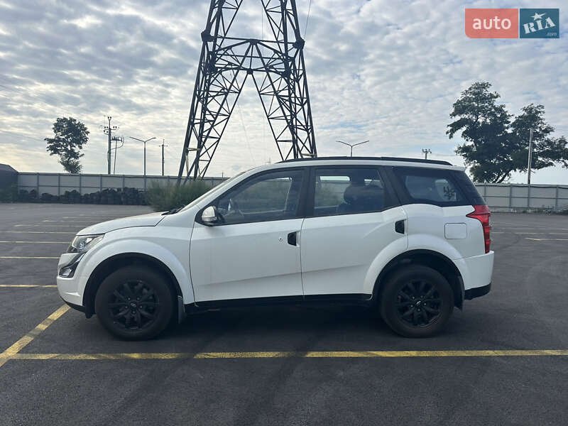 Внедорожник / Кроссовер Mahindra XUV 500 2016 в Киеве