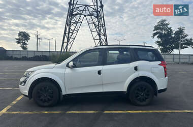 Внедорожник / Кроссовер Mahindra XUV 500 2016 в 