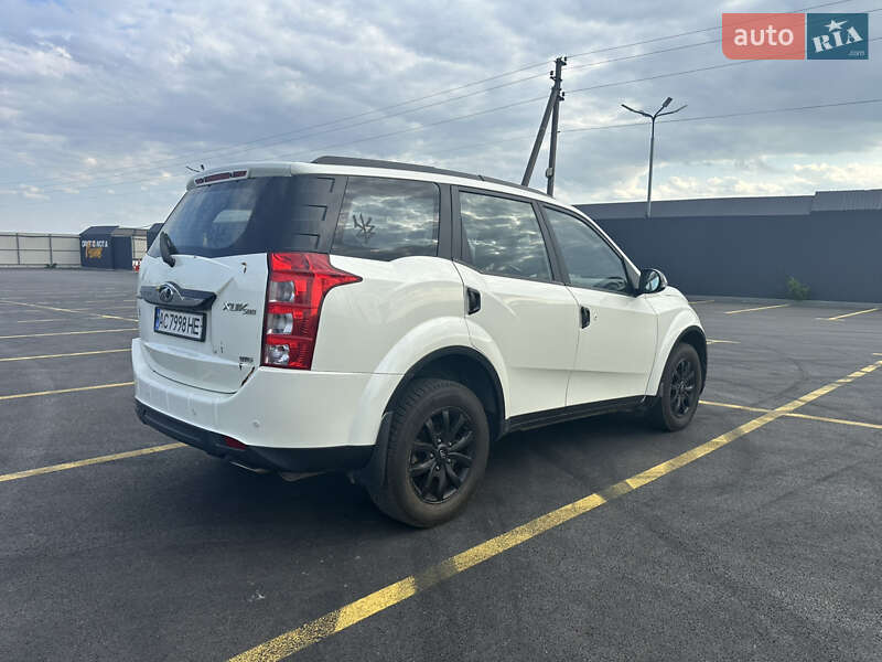 Внедорожник / Кроссовер Mahindra XUV 500 2016 в Киеве
