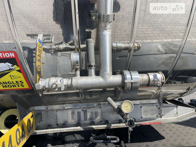 Цистерна напівпричіп Maisonneuv S338FG 2005 в Рівному