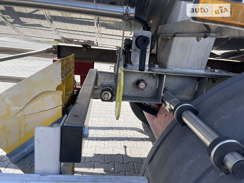 Цистерна напівпричіп Maisonneuv S338FG 2005 в Рівному