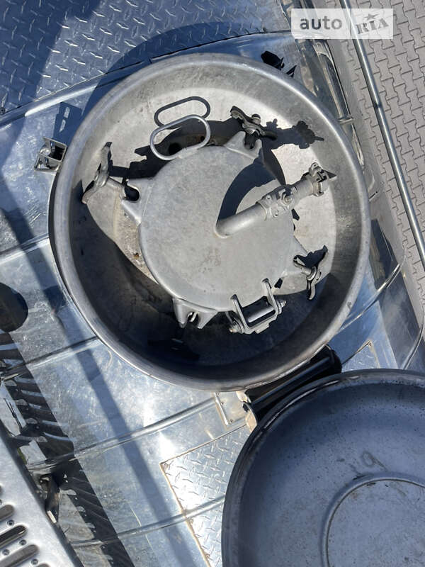 Цистерна напівпричіп Maisonneuv S338FG 2005 в Рівному