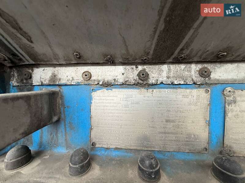 Цистерна Maisonneuv S338FG 2003 в Киеве