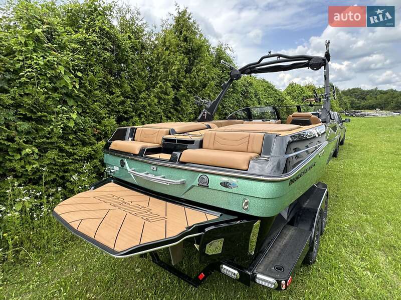 Катер Malibu Wakesetter 2024 в Києві