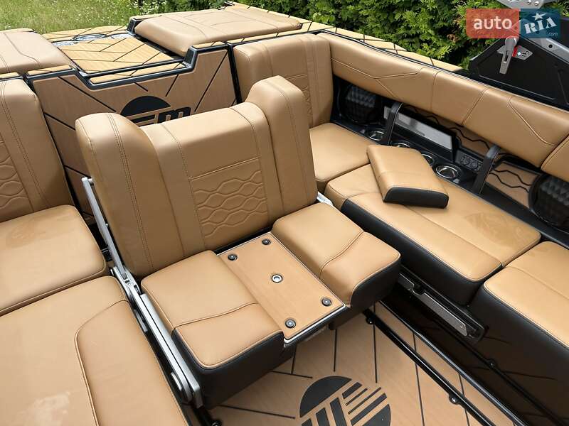 Катер Malibu Wakesetter 2024 в Києві