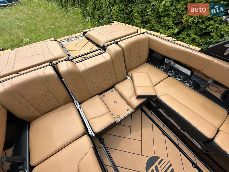Катер Malibu Wakesetter 2024 в Києві