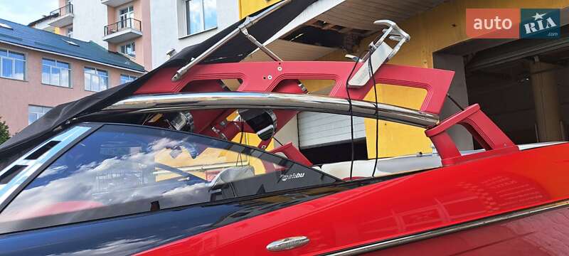 Катер Malibu Wakesetter 2012 в Києві