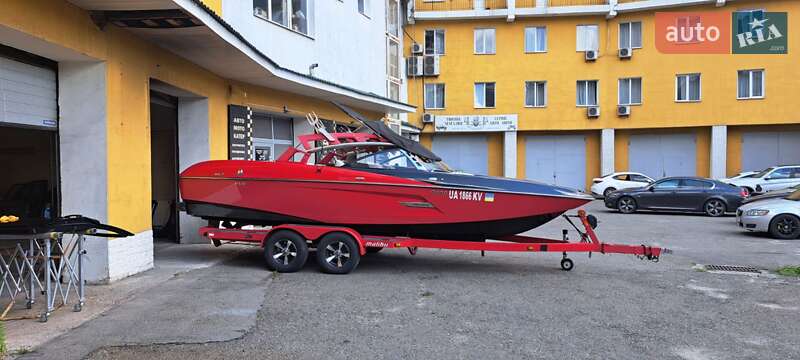 Катер Malibu Wakesetter 2012 в Києві