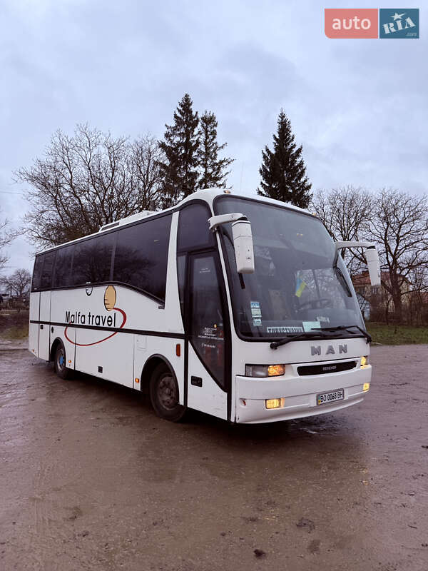 Туристический / Междугородний автобус MAN 11.220 2000 в Теребовле