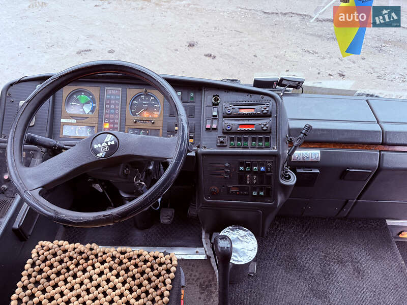 Туристический / Междугородний автобус MAN 11.220 2000 в Теребовле