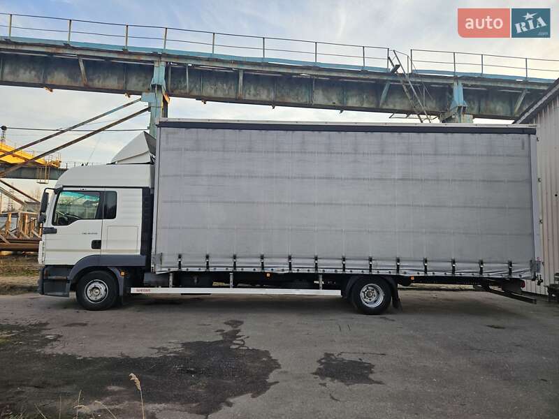 Тентований MAN 12.220 2011 в Харкові