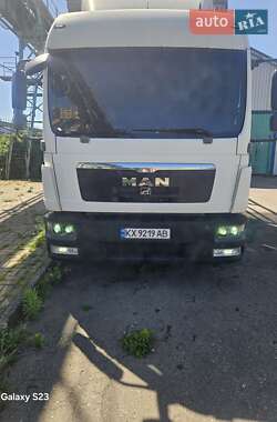 Тентований MAN 12.220 2011 в Харкові