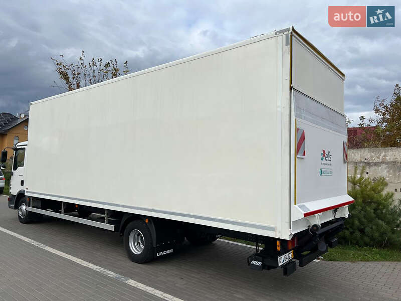 Вантажний фургон MAN 12.220 2011 в Луцьку