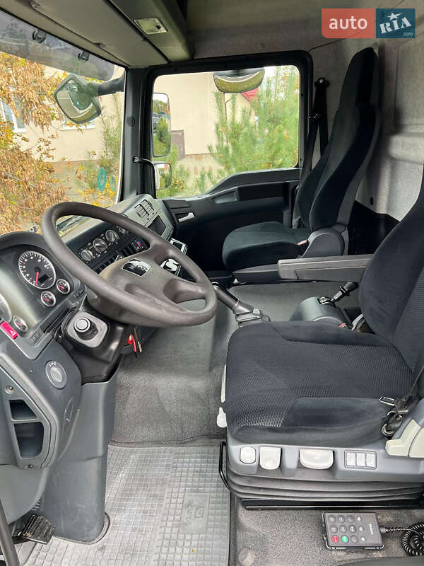 Вантажний фургон MAN 12.220 2011 в Луцьку