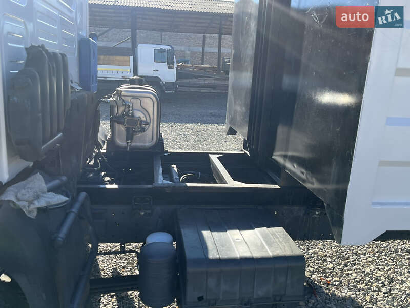 Самосвал MAN 12.220 2005 в Ивано-Франковске