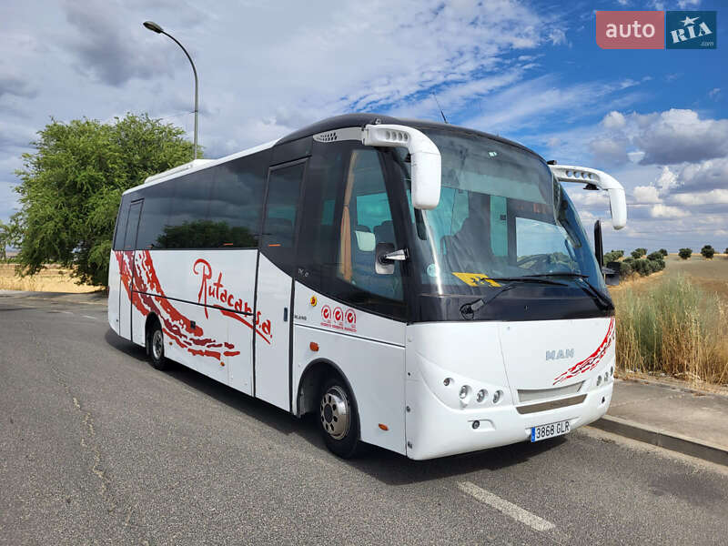 Туристичний / Міжміський автобус MAN 13.220 2009 в Чернівцях
