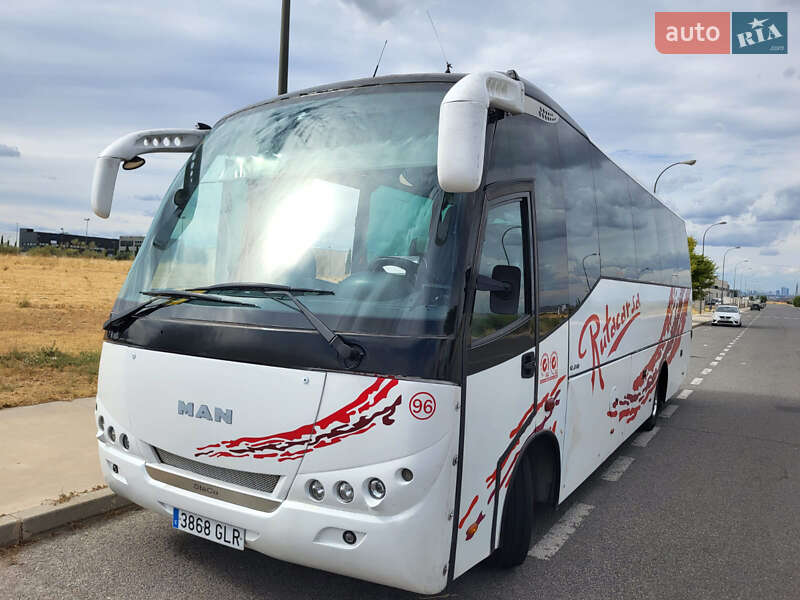 Туристичний / Міжміський автобус MAN 13.220 2009 в Чернівцях