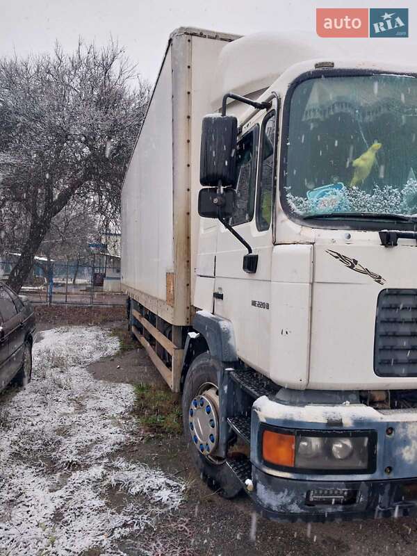 Вантажний фургон MAN 18.224 2002 в Харкові