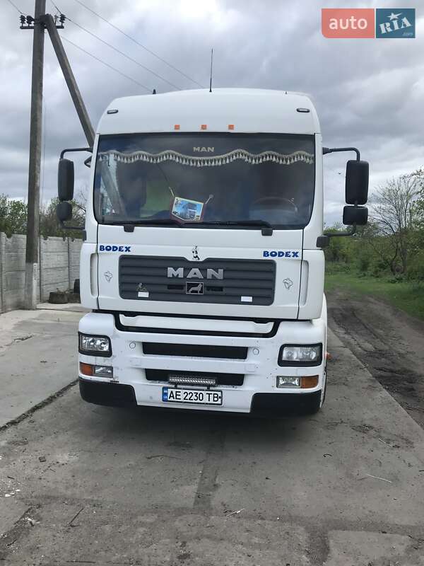Зерновоз MAN 18.410 2003 в Новомосковске