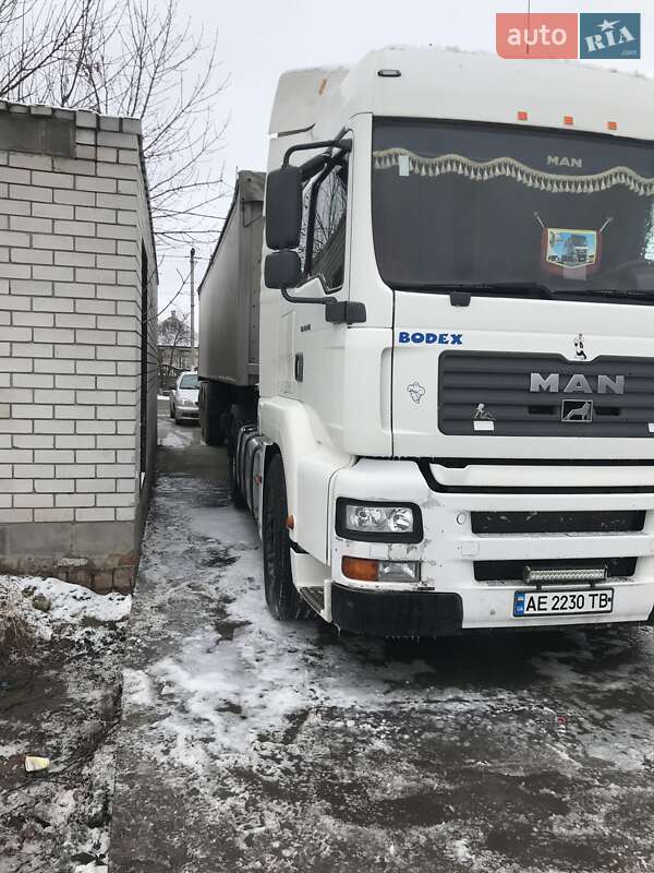 Зерновоз MAN 18.410 2003 в Новомосковске