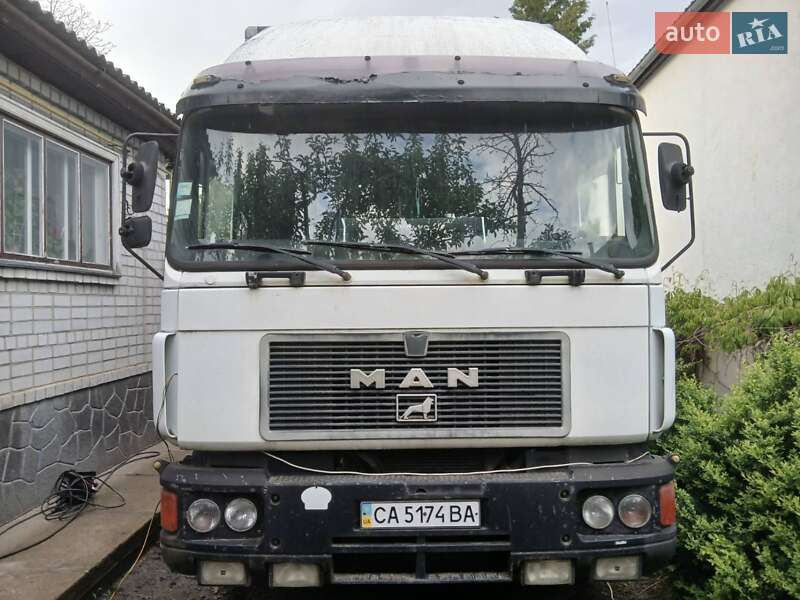 Вантажний фургон MAN 19.372 1995 в 