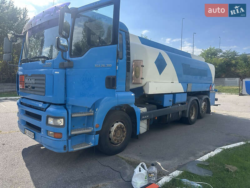 Бензовоз MAN 26.400 2006 в Києві