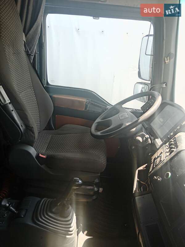 Тягач MAN 26.413 2002 в Києві
