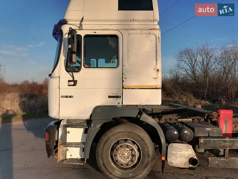 Контейнеровоз MAN 26.414 2000 в 