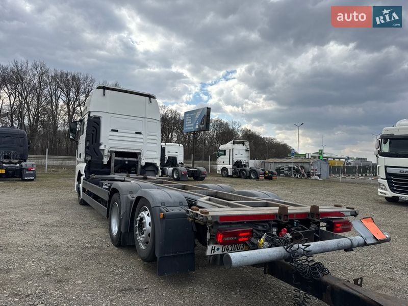 Контейнеровоз MAN 26 2020 в Черновцах