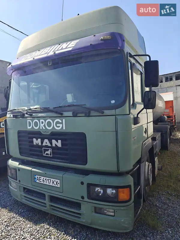 Цистерна MAN F 2000 1999 в 