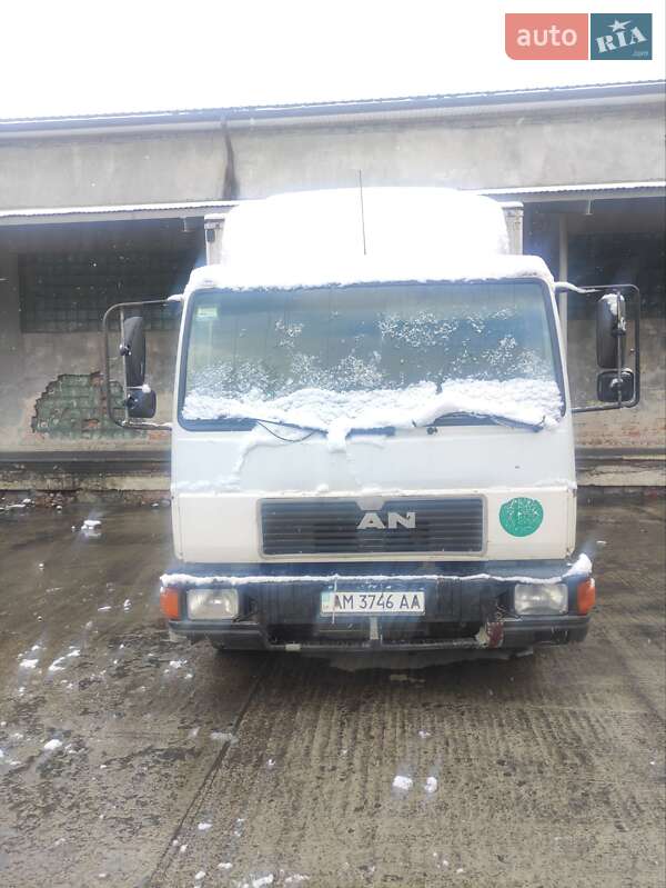 Грузовой фургон MAN L 2000 1999 в Львове