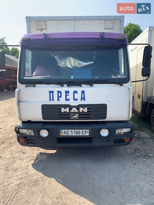 Грузовой фургон MAN LE 12.220 2004 в Кривом Роге