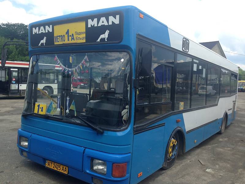 Міський автобус MAN NL 202 1995 в Чернівцях