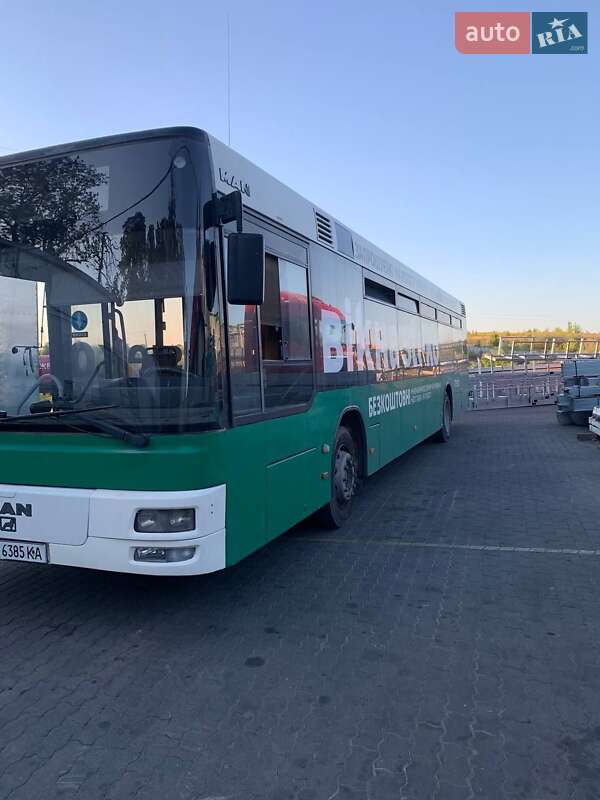 Міський автобус MAN NL 263 2000 в Львові