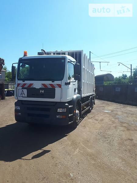 Мусоровоз MAN TGA 2003 в Киеве