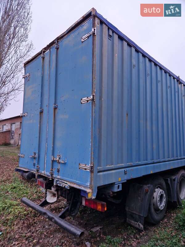 Контейнеровоз MAN TGA 2001 в Черновцах