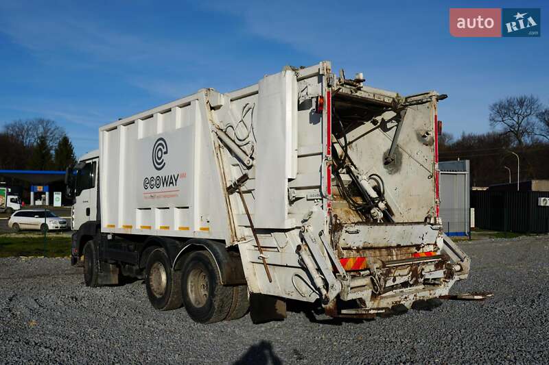 Мусоровоз MAN TGA 2008 в Львове